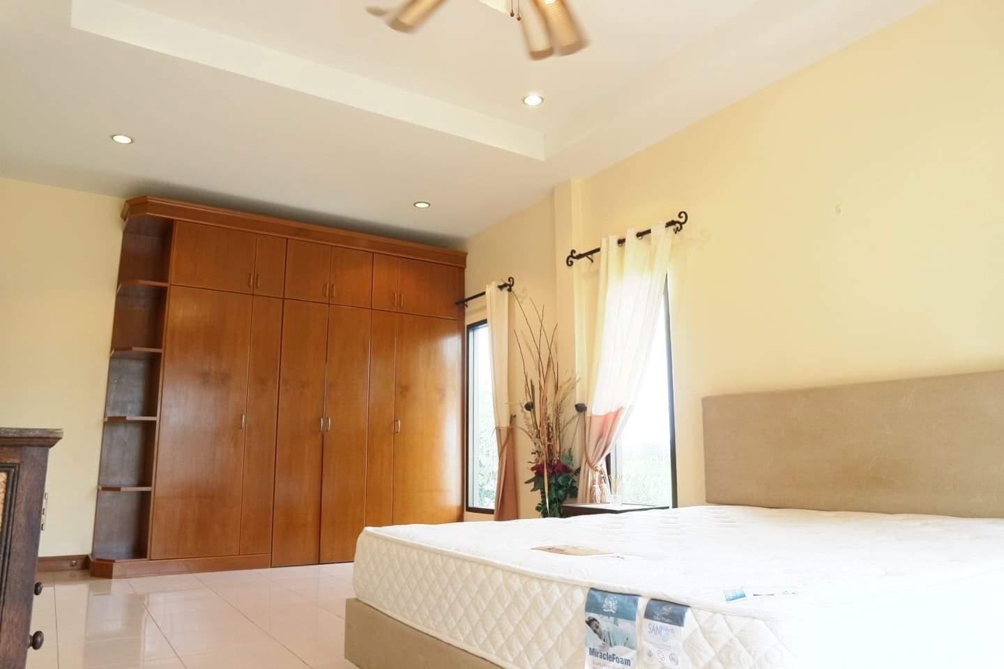 ขาย / เช่า บ้านเดียว 2 ชั้น หมู่บ้าน สยามเพส พัทยา ค่าเช่า 25,000 บาทต่อเดือนรายเดือน