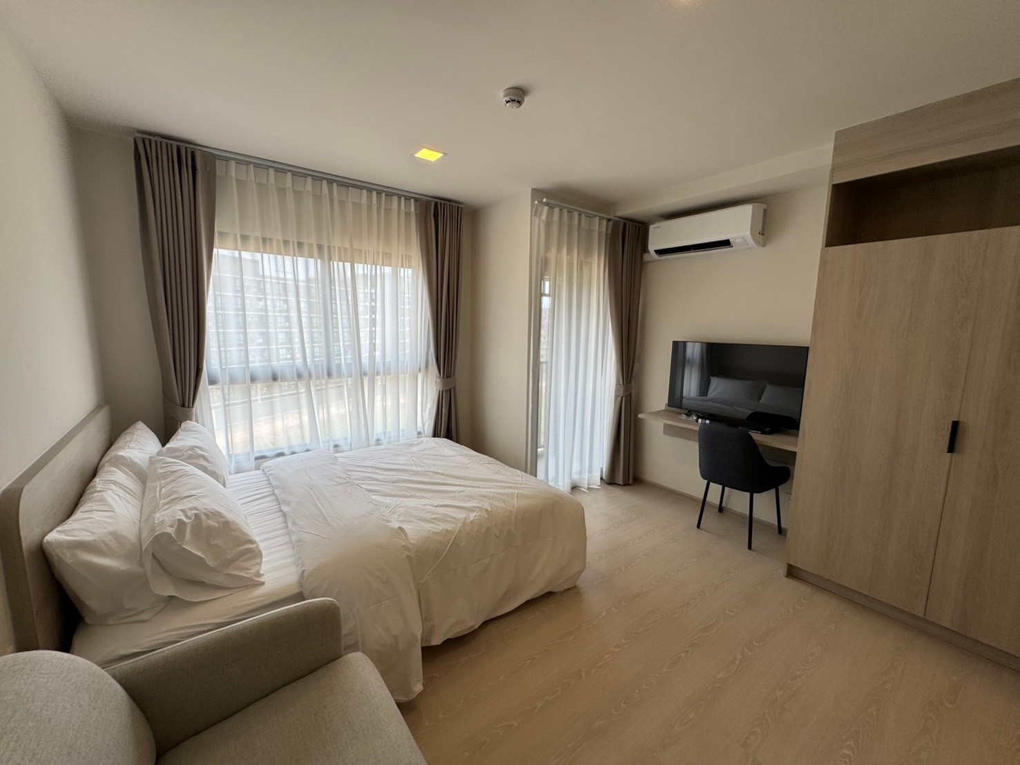 ให้เช่าคอนโดใหม่ใกล้ ม.ธรรมศาสตร์ มีรถรับ-ส่งถึงหน้า ม. dcondo Shine Rangsit (ดีคอนโด ชายน์ รังสิต) ห้องใหม่ไม่เคยปล่อยเช่า ด่วนก่อนเต็มนะจ๊ะ