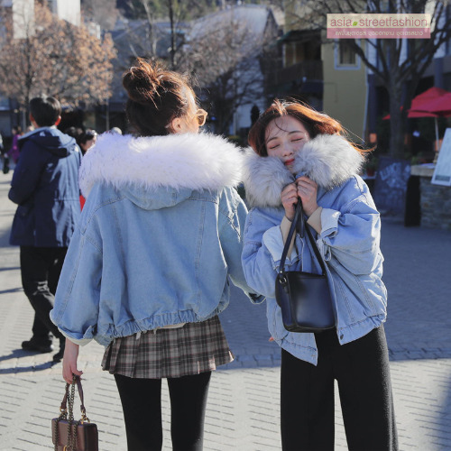 เสื้อกันหนาว ช่วงตัวเป็นผ้ายีนส์ ด้านในบุขนช่วงตัว ช่วงแขนบุซับในกันลม พร้อมขนเฟลอฟูนุ่มมาก งานดี การรันตีจ้า มี 3 สีน้า ขนสีเทา