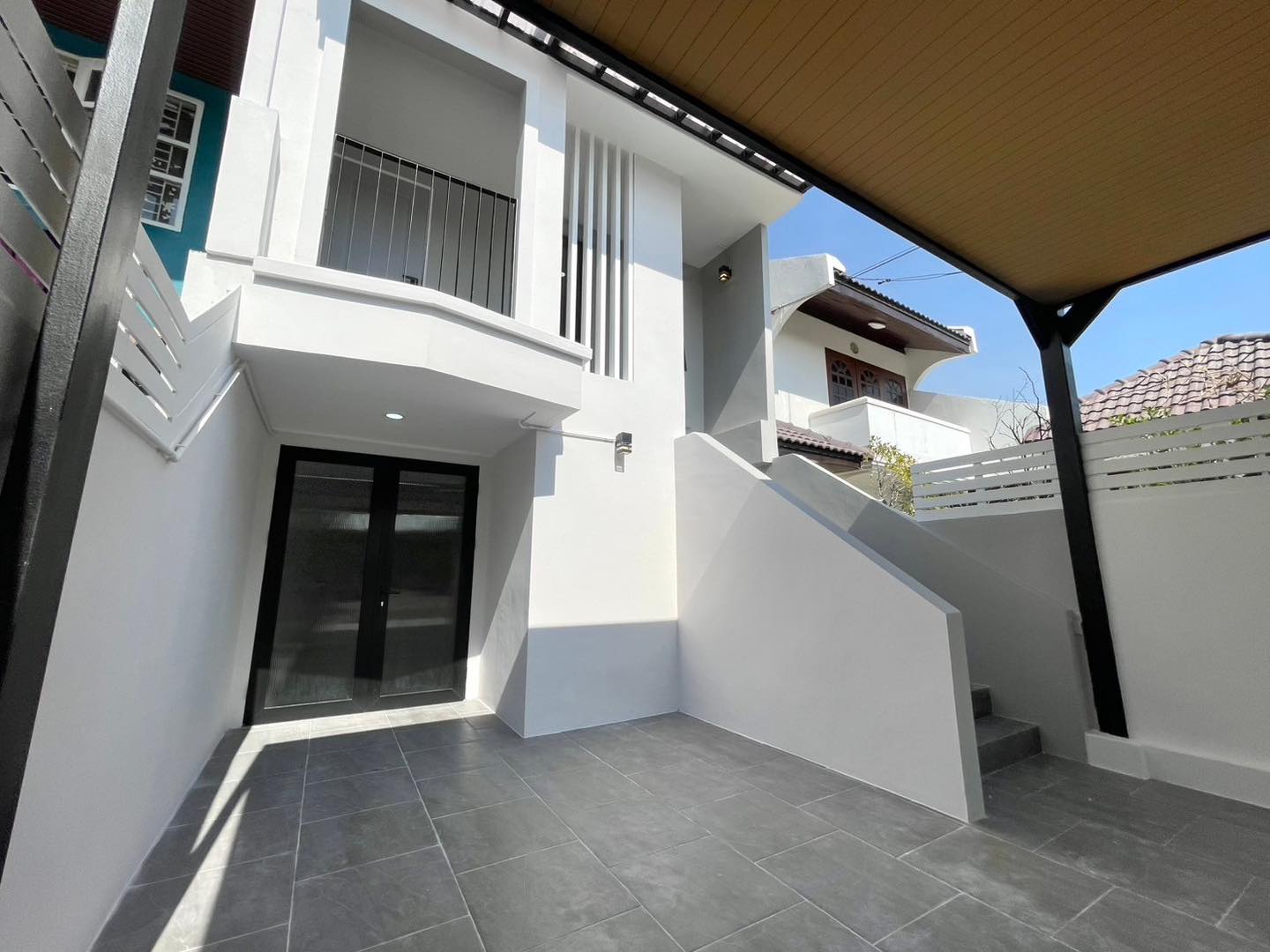 ด่วน! ทาวน์โฮม 3 ชั้น ติวานนท์ 43 ใกล้ MRT สามัคคี ✨ รีโนเวทใหม่หมดจด! ราคาพิเศษ ฿3.99 ล้าน