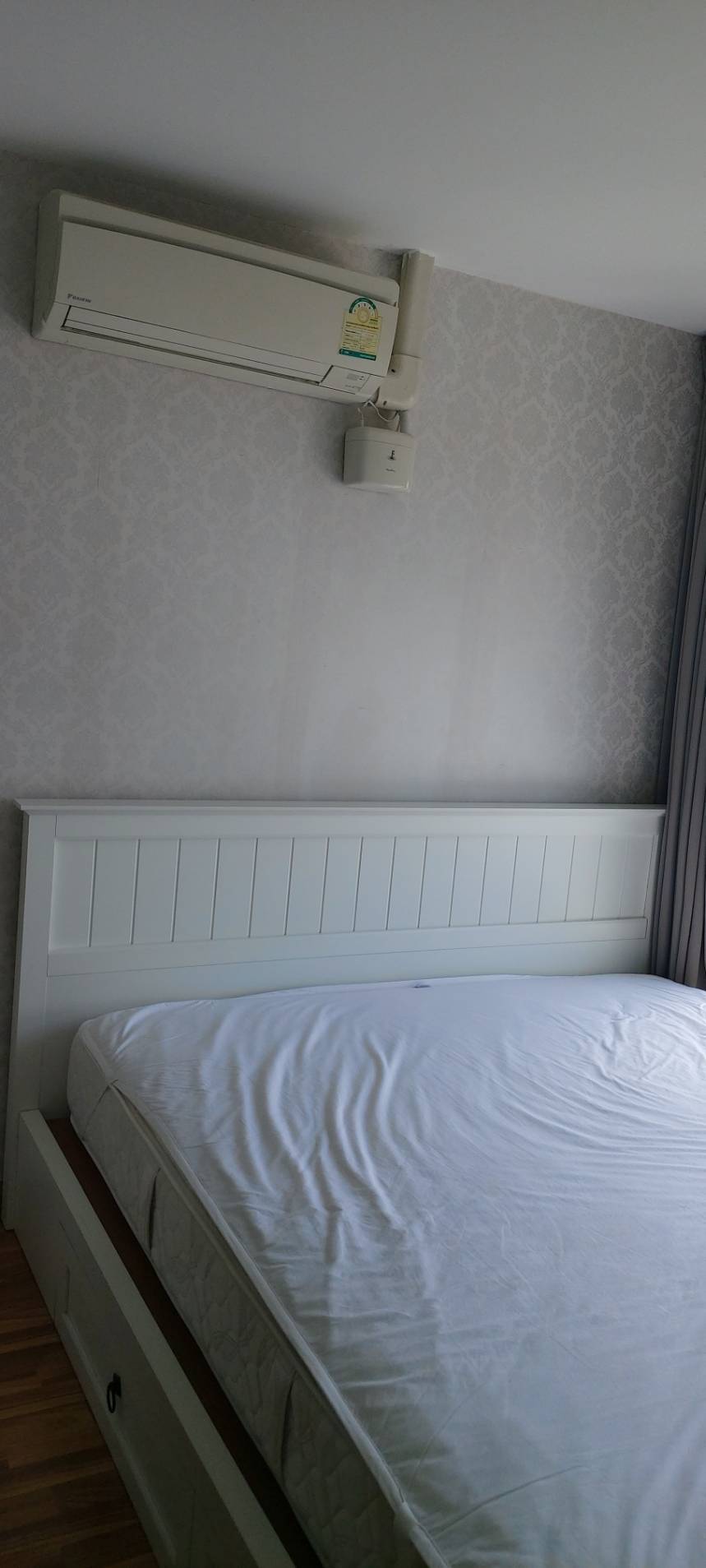 ขายคอนโด The Green Condo 3 เดอะ กรีน คอนโด 3 เฟส : 3 ชั้น: 7 แบบ 1 ห้องนอน 1 ห้องน้ำ 1 ห้องนั่งเล่นและ 1 ห้องครัว ขนาด 31.5 ตารางเมตร