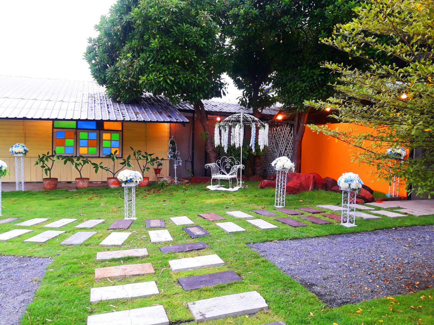 รหัสทรัพย์ 71220 Garden Of Love บริการสถานที่จัดเลี้ยงงานสังสรรค์ในรูปแบบส่วนตัวมีบริการทั้งเรือนแพริมน้ำ