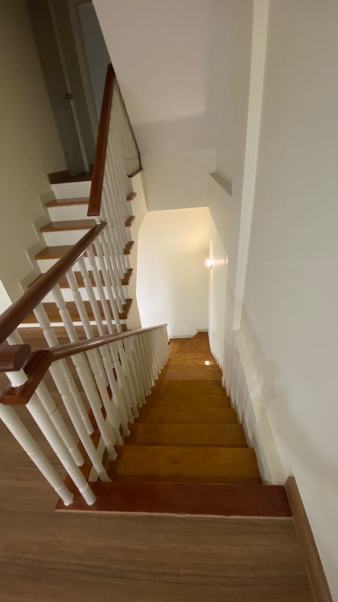 ขาย / ให้เช่า ทาวน์โฮม ,โฮมออฟฟิศ 3 ชั้น โครงการ Baan Klang Muang The Royal Monaco Srinakarin-Pattanakarn