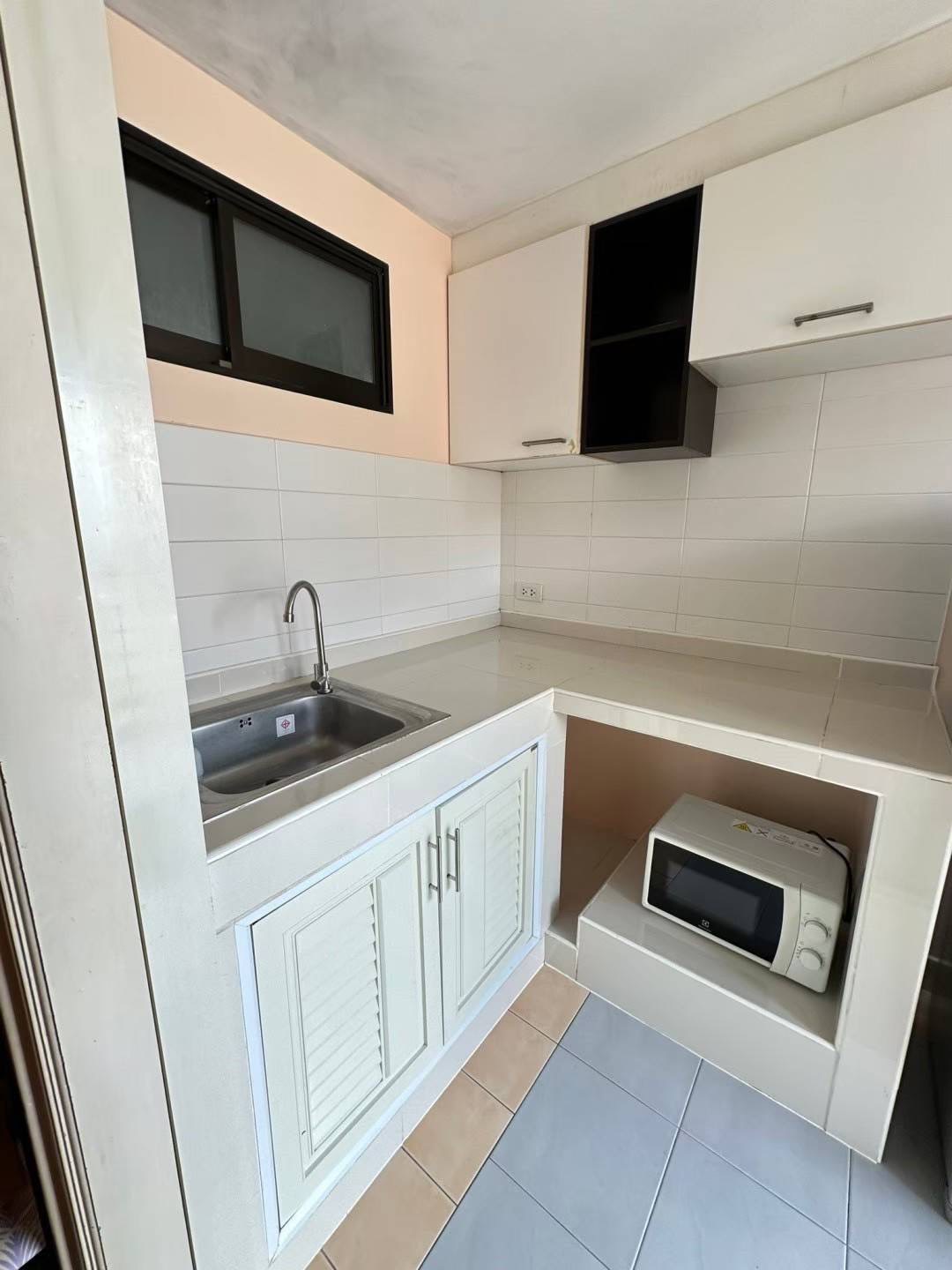 ให้เช่าคอนโด Lumpini Place Pinklao 1 (ลุมพินี เพลส ปิ่นเกล้า 1) ติดถนนใหญ่ อยู่เยื้องโลตัสปิ่นเกล้า ขนาด 30 ตรม ห้องสตูดิโอ วิวสระน้ำ