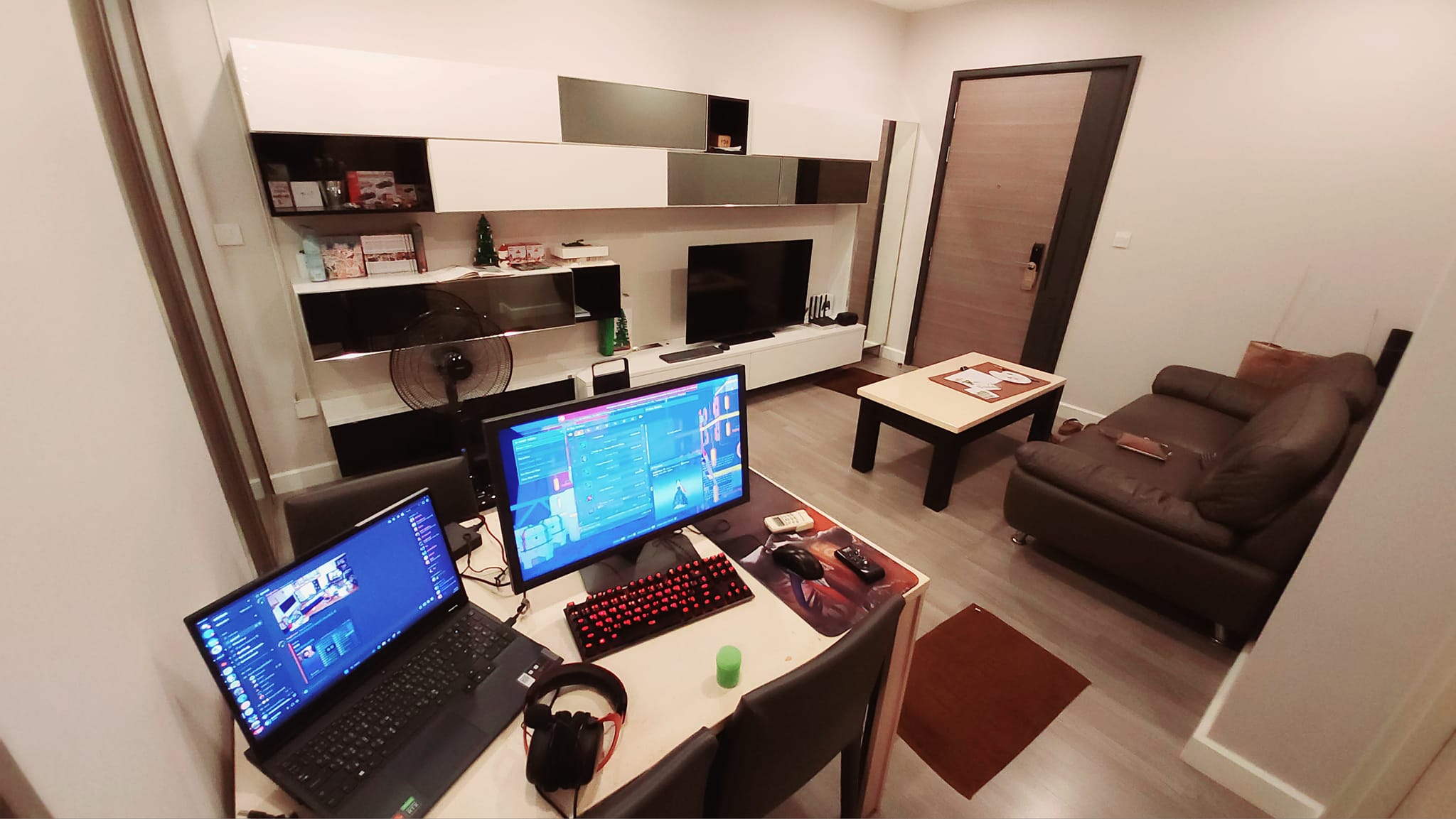 ให้เช่า คอนโด The room Sathorn - TanonPun (เดอะรูม สาทร-ถนนปั้น) อยู่หลังโรงเรียนกรุงเทพคริสเตียน ห่าง BTS 400เมตร โครงการเดอะรูม สาทร-ถนนปั้น 1 ห้องนอน 1 ห้องน้ำ ชั้น 20