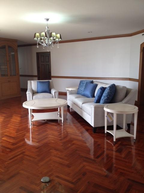 ให้เช่าคอนโด ร่วมสุข สุขุมวิท 26 ห้อง 4 ห้องนอน 4 ห้องน้ำ ชั้น 23 พื้นที่ 316.99 ตร.ม ราคา 120,000 บาทต่อเดือน สัญญาเช่า 1 ปี จ่ายเข้าอยู่ 1 เดือน ประกัน 2 เดือน