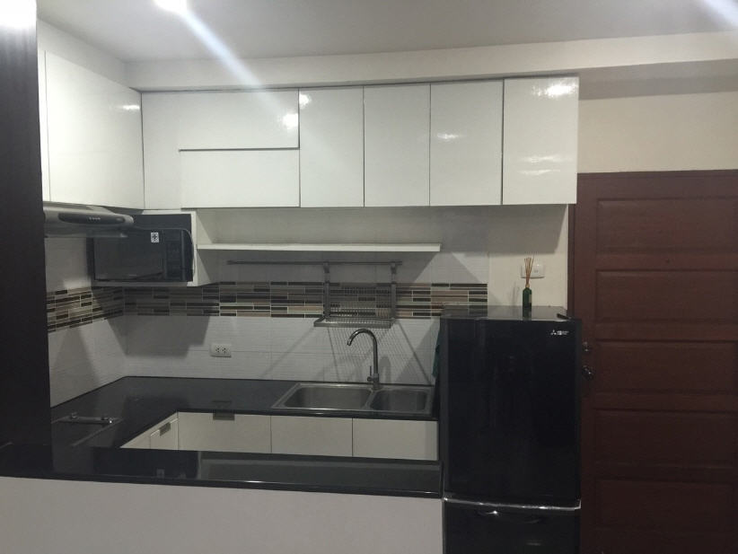 ให้เช่าคอนโดกลางกรุงรีสอร์ท รัชดา ซอย 7 ห้องหัวมุม ขนาด 1 นอน 1 น้ำ มีระเบียง พื้นที่ 52 ตรม.