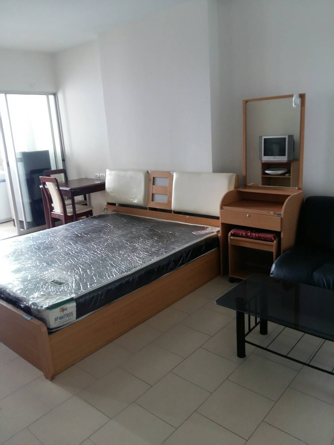 รหัสทรัพย์ 09595 ขาย / เช่าคอนโด ซิตี้โฮมรัตนาธิเบศร์ City Home Rattanathibet ติดถนนใหญ่ เฟอร์ฯ+ไฟฟ้า พร้อมอยู่ ขนาด : เนื้อที่ 31 ตรม. ตึก 2 ชั้น 15 ห้อง Studio