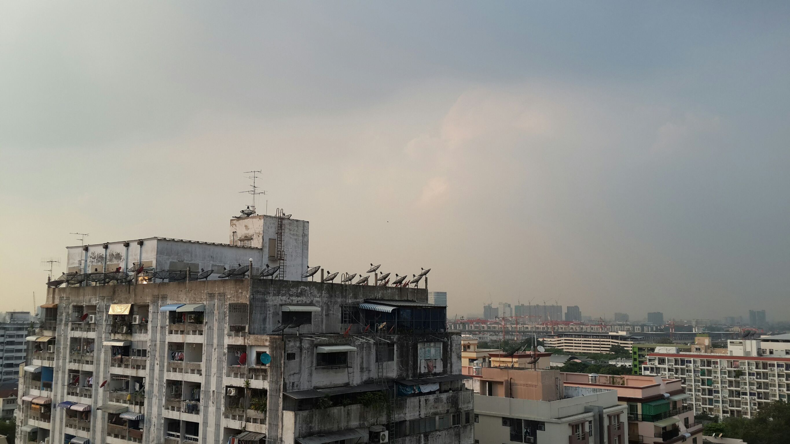 ขาย/ให้เช่า คอนโดออนิกซ์พหลโยธิน (Onyx Phahonyothin) 1 ห้องนอน 1 ห้องน้ำ พื้นที่ 31 ตรม. วิวสระน้ำ