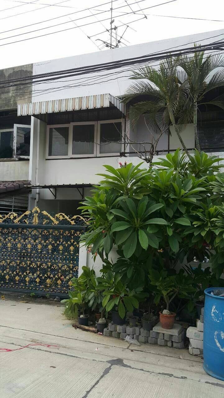 ทาวเฮาส์ 2 ชั้น ให้เช่า ราคาเช่า 15,000 บาท/เดือน มี 4 ห้องนอน 1ห้องเก็บของ 2 ห้องน้ำใหญ่