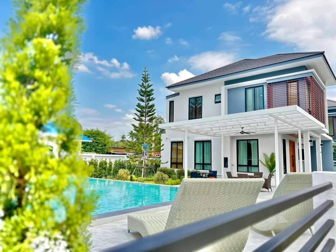 🔥 โอกาสทองสำหรับนักลงทุน! พูลวิลล่าหรู การันตีผู้เช่า 120,000 บาท/เดือน! 🔥 ชื่อโครงการ: Luxury Huai Yai Pool Villa / พูลวิลล่าหรูห้วยใหญ่