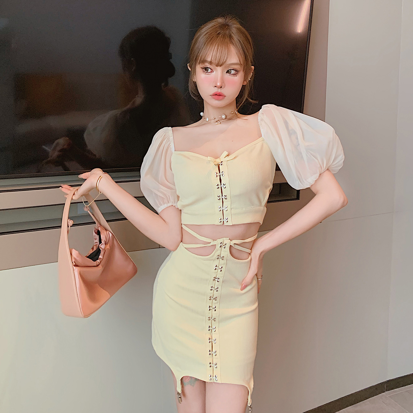 Girly Fancy Club : พรีออเดอร์ เสื้อยืดแฟชั่นสีเหลืองครอปสั้น รุ่นแขนโปร่งใส แบรนด์แท้