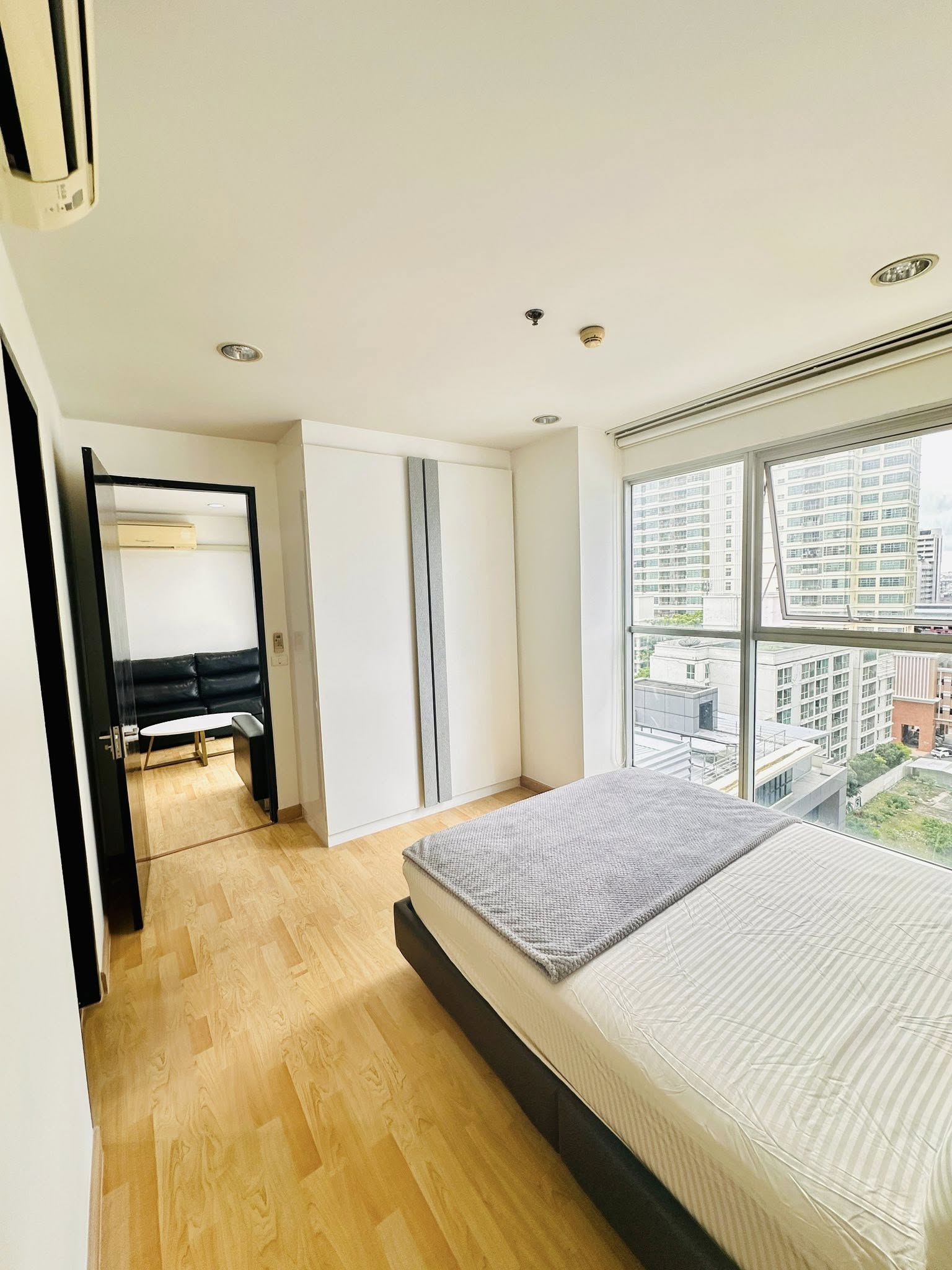 ð āđāļŦāđāđāļāđāļēāļāļāļāđāļ The Address Siam-Ratchathewi : āļāļī āđāļāļāđāļāļĢāļŠ āļŠāļĒāļēāļĄ-āļĢāļēāļāđāļāļ§āļĩ āđāļāļĩāļĒāļ 300 āđāļĄāļāļĢ āļāļēāļ BTS āļĢāļēāļāđāļāļ§āļĩ āļĢāļīāļĄāļāļāļāđāļāļāļĢāļāļļāļĢāļĩ āđāļĄāđāļāđāļāļāđāļāļīāļāđāļāđāļēāļāļāļĒ