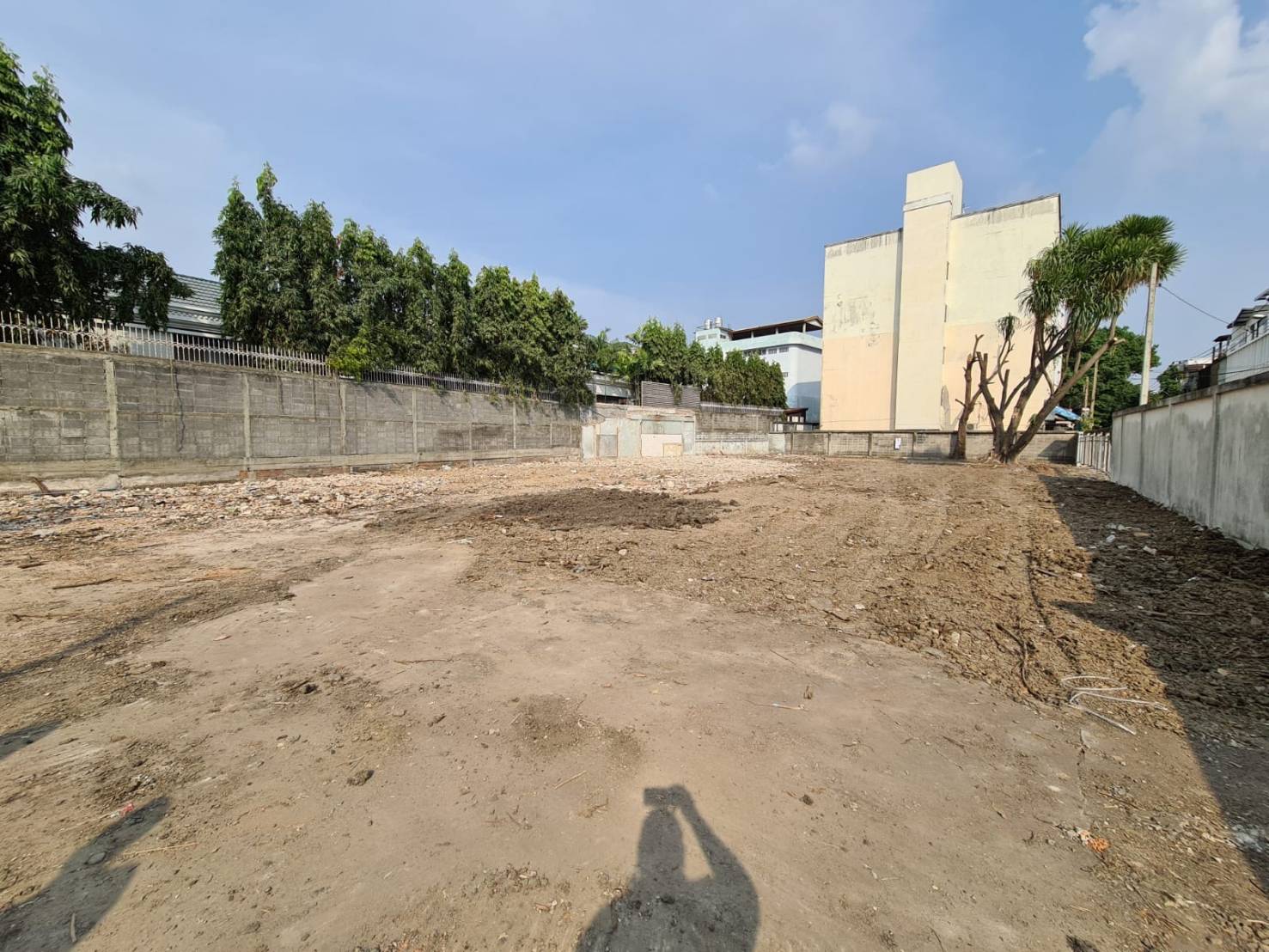 ขาย / เช่า ที่ดินเปล่า ซอย สุขุมวิทซอย 71 ปรีดีพนมยงค์ ซอย 26 (พัฒนเวศม์) ขนาด 331 ตร.วา.