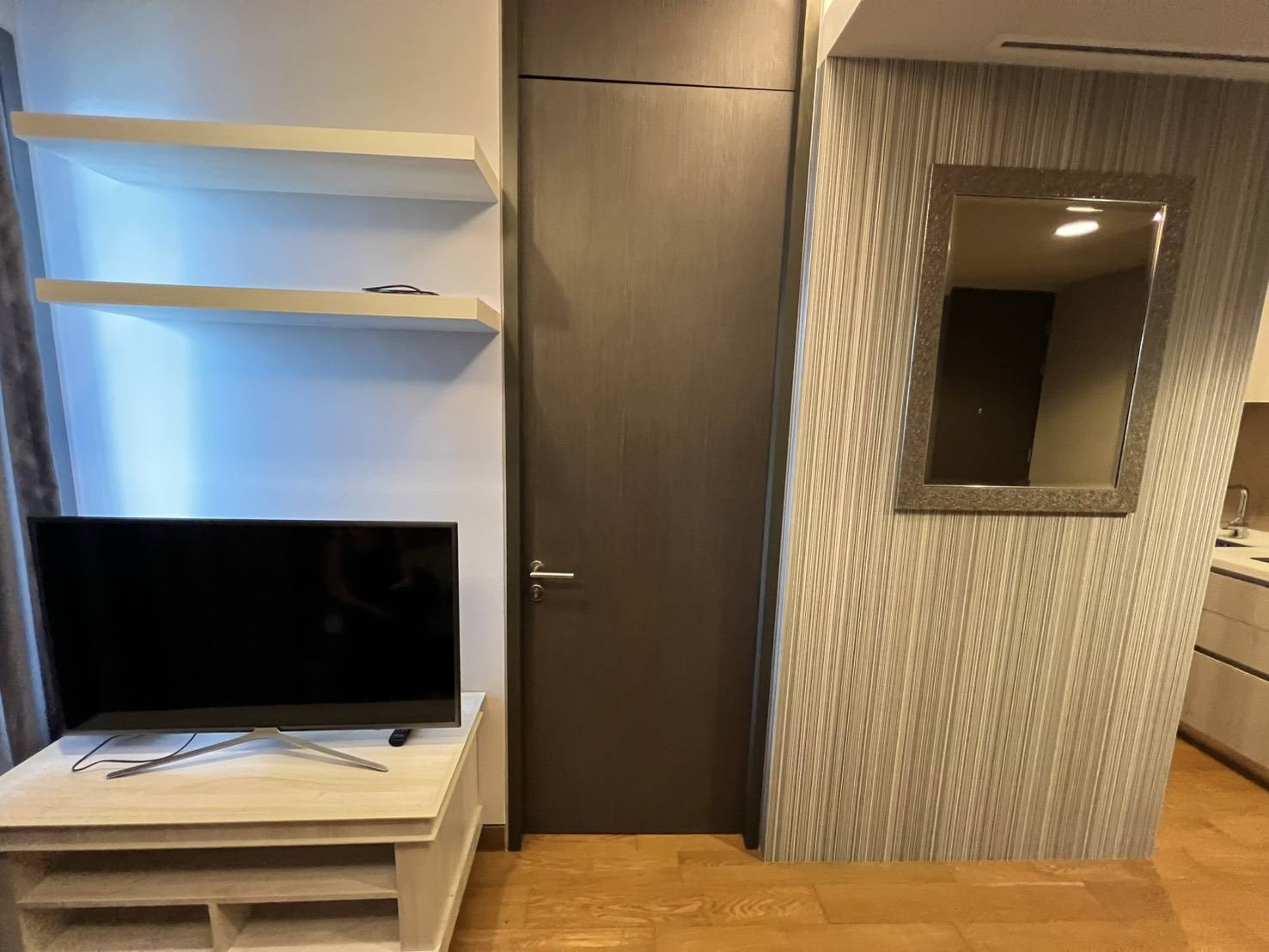 ให้เช่าคอนโด LPN 24 (Lumpini Suite Sukhumvit 24) 📍 ใกล้ BTS พร้อมพงษ์ เพียง 700 เมตร / ใกล้ MRT ศูนย์การประชุมแห่งชาติสิริกิติ์ เดินทางสะดวกทุกทิศ!