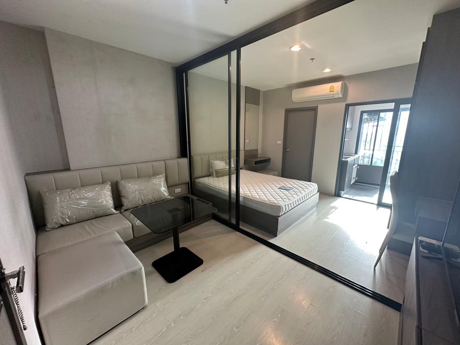 ให้เช่าคอนโด IDEO Tha Phra Interchange (ไอดีโอ ท่าพระ อินเตอร์เชนจ์) 100 เมตร ถึง MRT สถานีท่าพระ (เดินได้เลย)/ใกล้ BTS โพธิ์นิมิตร เดินทางเข้าเมืองสะดวกมาก