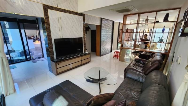 ขาย / ให้เช่าบ้านเดียว บ้านหรูใหญ่ 3 ชั้น หมู่บ้าน ลุมพินี สวนหลวง ร.9 ให้เช่า 160,000 บาท