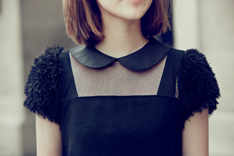 dress ชุดเดรสแฟชั่น คอตุ๊กตา ใส่ทำงาน เที่ยวชิวๆ สีดำ แต่งขนปุยหัวไหล่ และกระเป๋าหน้า น่ารักมากๆ ค่ะ Asia Street Fashion