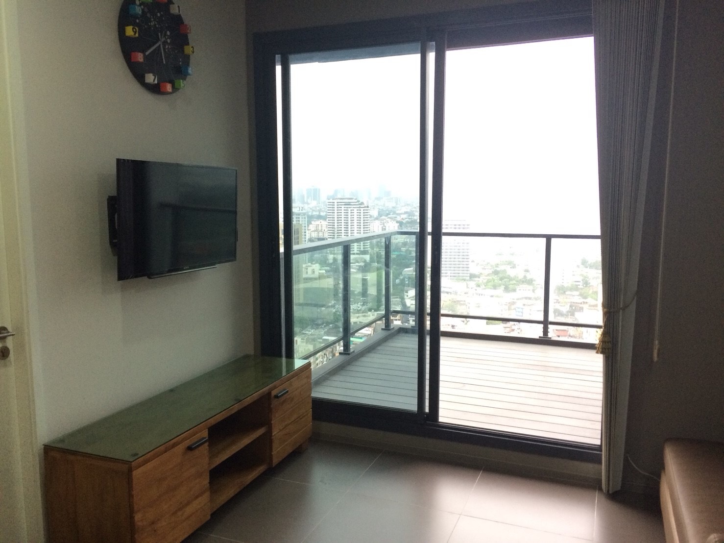 ให้เช่าคอนโด M Ladprao (เอ็ม ลาดพร้าว) 1 ห้องนอน 1 ห้องน้ำ ขนาด 26 ตรม ชั้น 26 ประตูห้อง Digital door lock