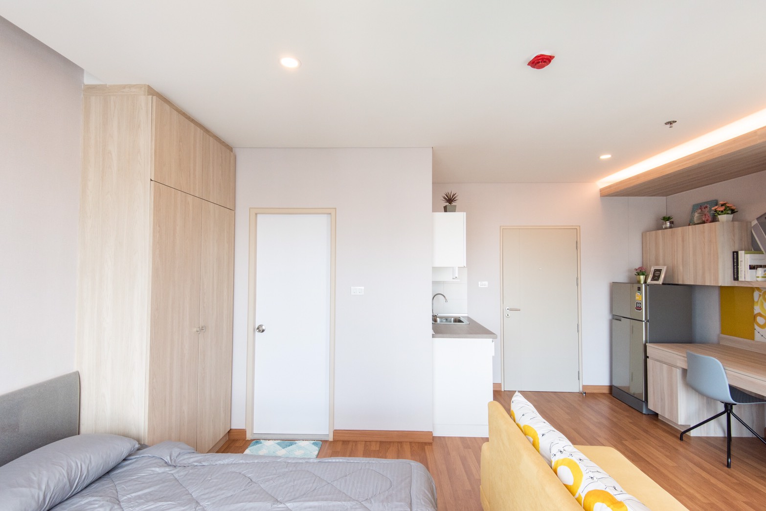 ให้เช่าคอนโดใหม่ Lumpini Park Vibhavadi - Chatuchak (ลุมพินี พาร์ค วิภาวดี-จตุจักร) ห้อง Studio ห้องมุม ชั้นสูง วิวสระ ชั้น 18