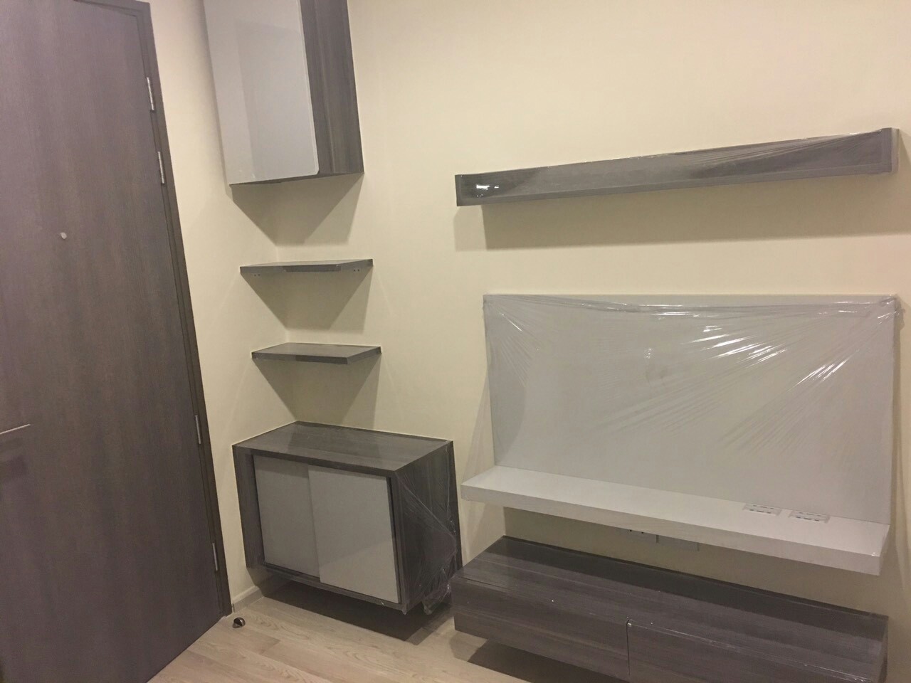 ให้เช่าห้องคอนโด Centric Ratchada-Suthisan 1 ห้องนอน ชั้น 5 หัวมุม ติดสระว่ายน้ำ