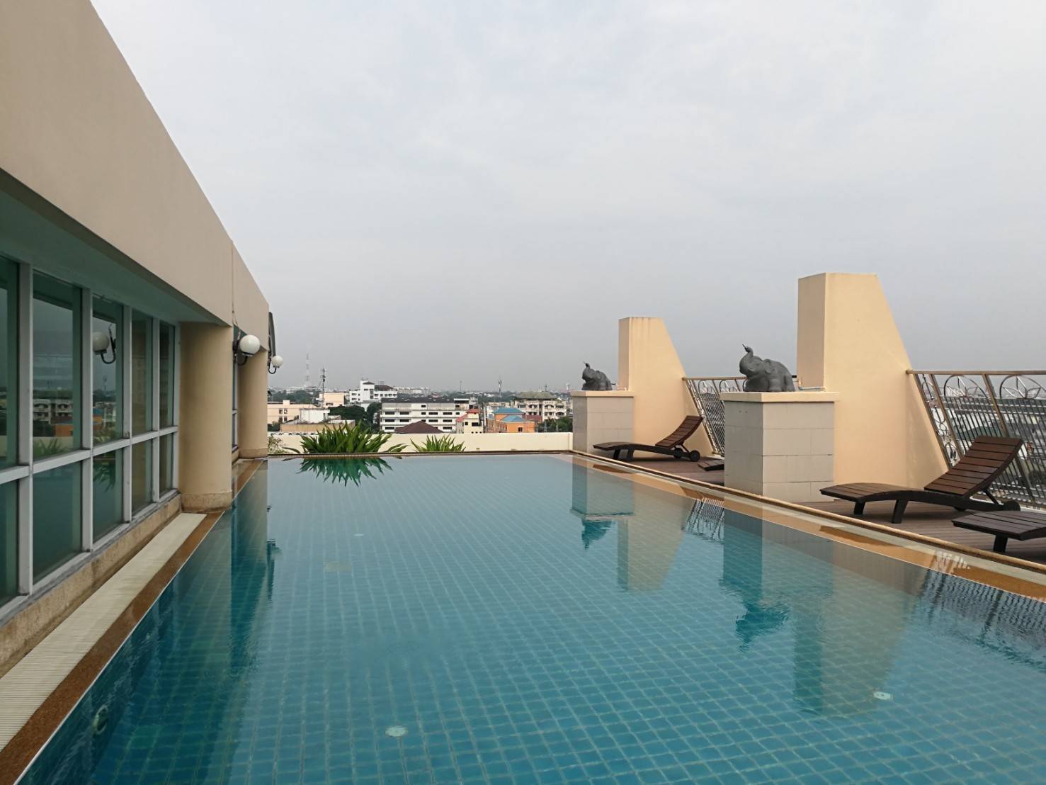 ให้เช่าคอนโด Fragrant 71 (เฟรเกรนท์ 71) 3 ห้องนอน ชั้น 8 ขนาด 121 ตรม (ห้อง 19/ 61) ราคาเช่าห้องเปล่า 32,000 บาทต่อเดือน