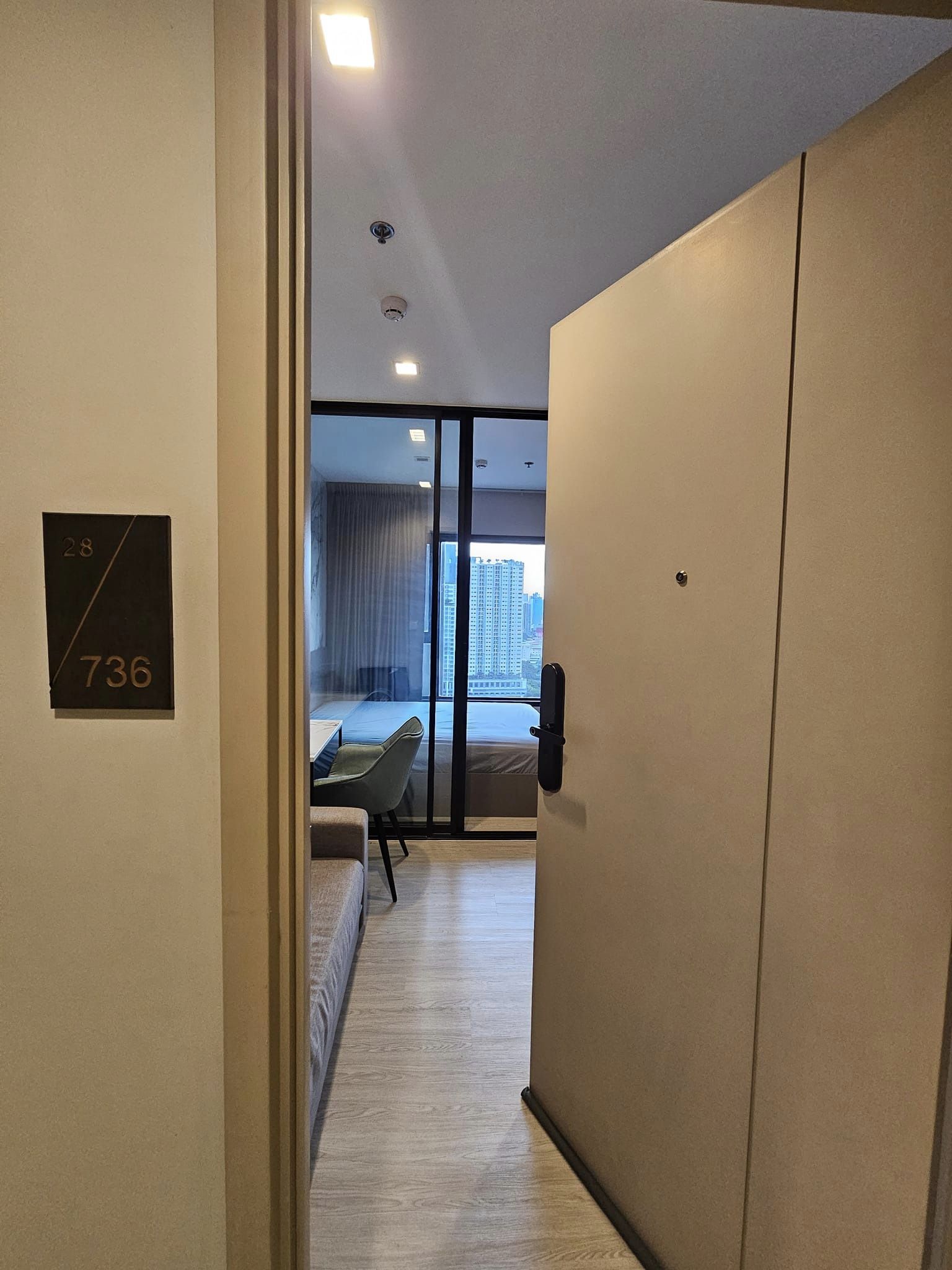 ให้เช่าคอนโด The Politan Rive ห้องขนาด 24.5 ตรม.บ้านเลขที่ 28/736 ชั้น 23 (2340) ทิศใต้ วิวสระว่ายน้ำ