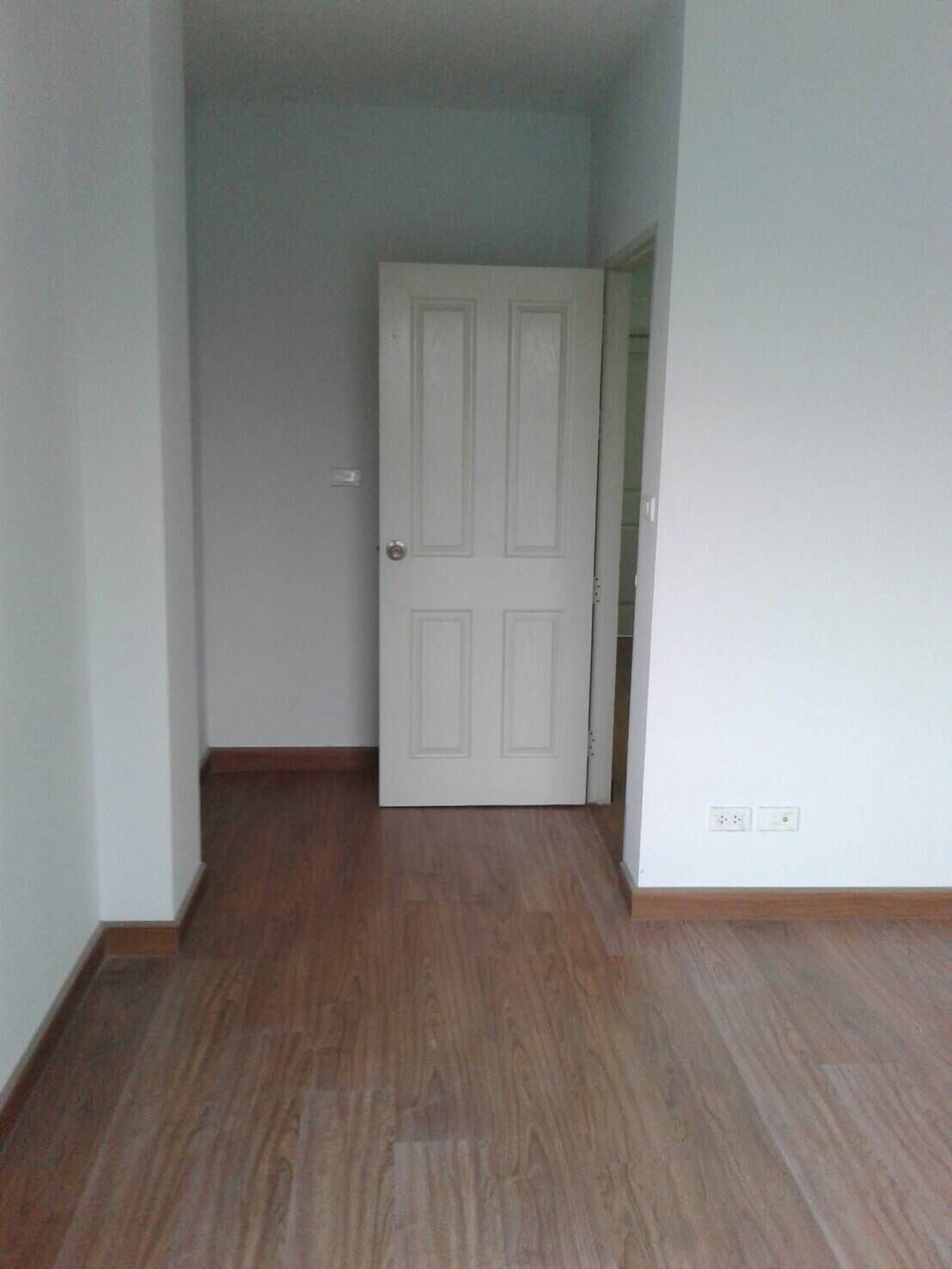 ให้เช่าทาวน์โฮม โฮมออฟฟิศ 3 ชั้น 3 คูหาติดกัน ชั้นล่างทะลุถึงกัน