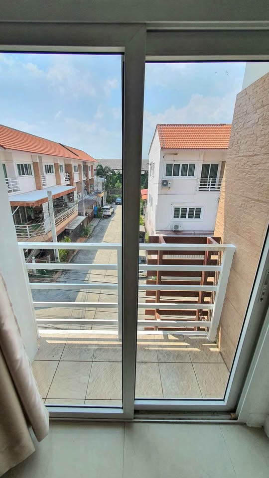 ให้เช่าบ้านโฮมอินทาวน์ พหลโยธิน 73 (Home In Town Phahonyothin 73)