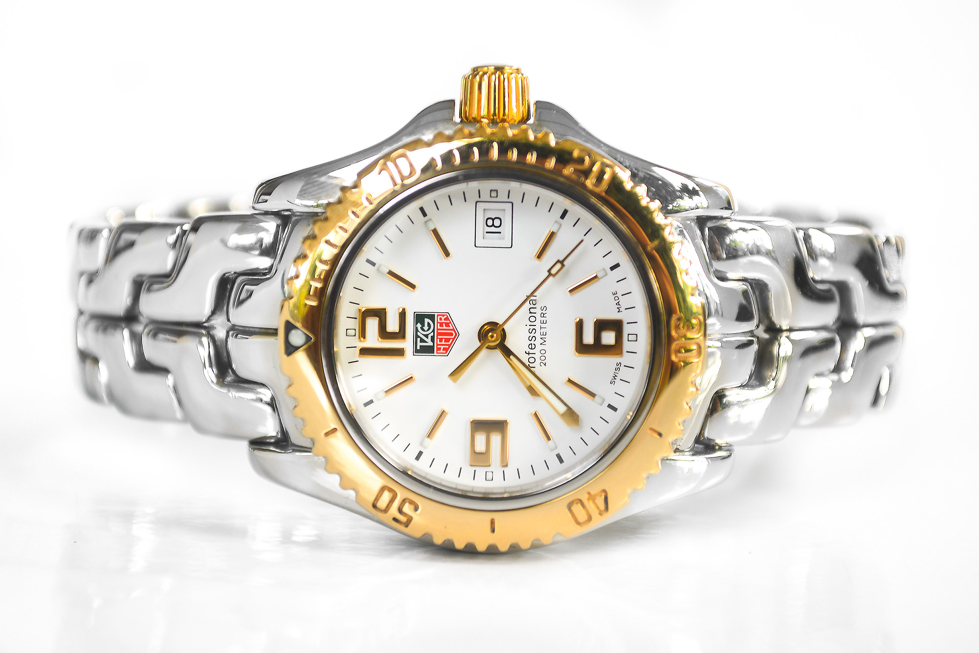 Tag Heuer ก้างปลา ladysize ขอบ 18K (Sold)