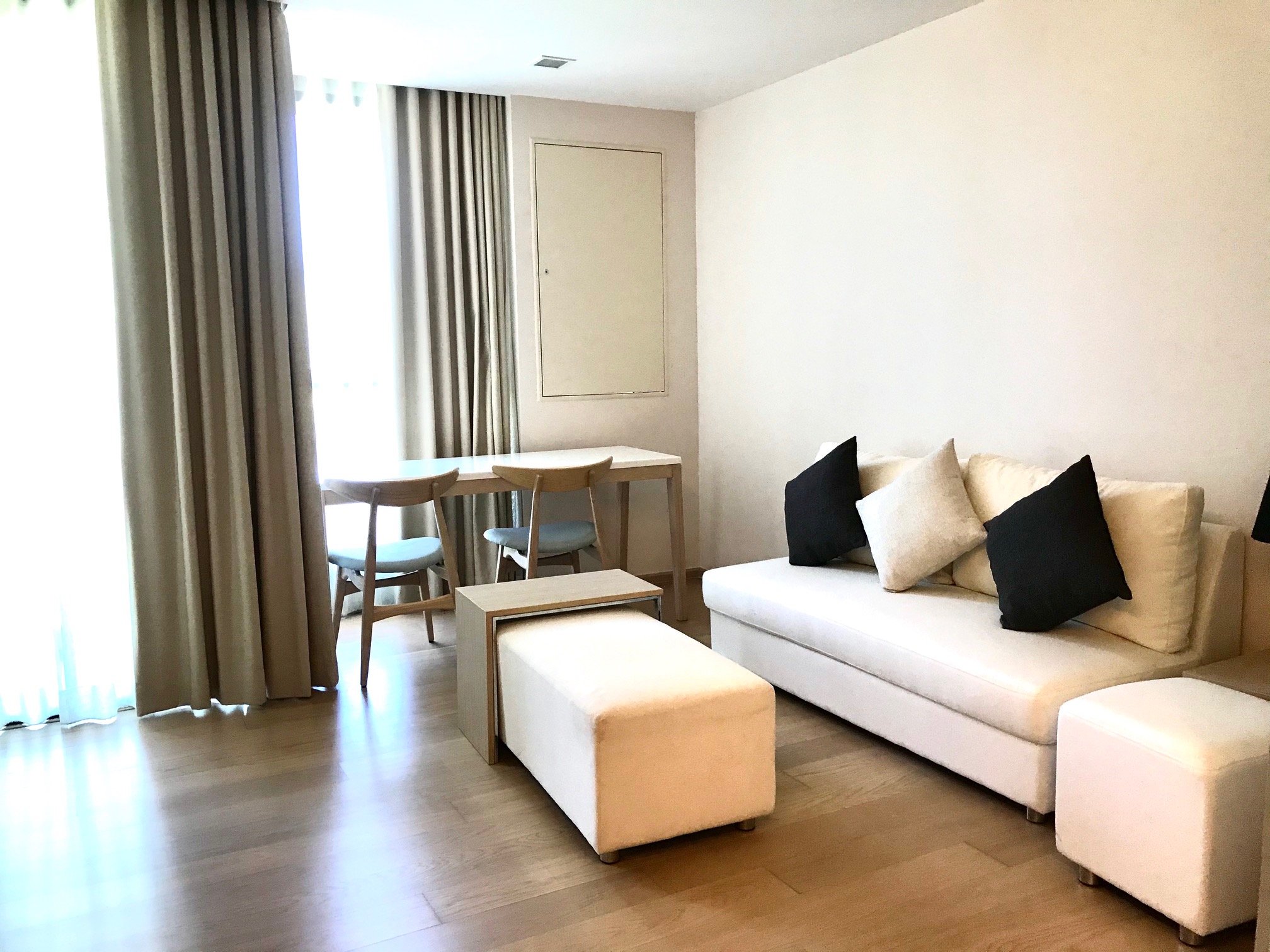 ให้เช่าคอนโด LIV@49 (ลิฟ แอท ฟอร์ตี้นาย)1 ห้องนอน 1 ห้องน้ำ (มีอ่าง) ห้อง 9/147 ชั้น 5