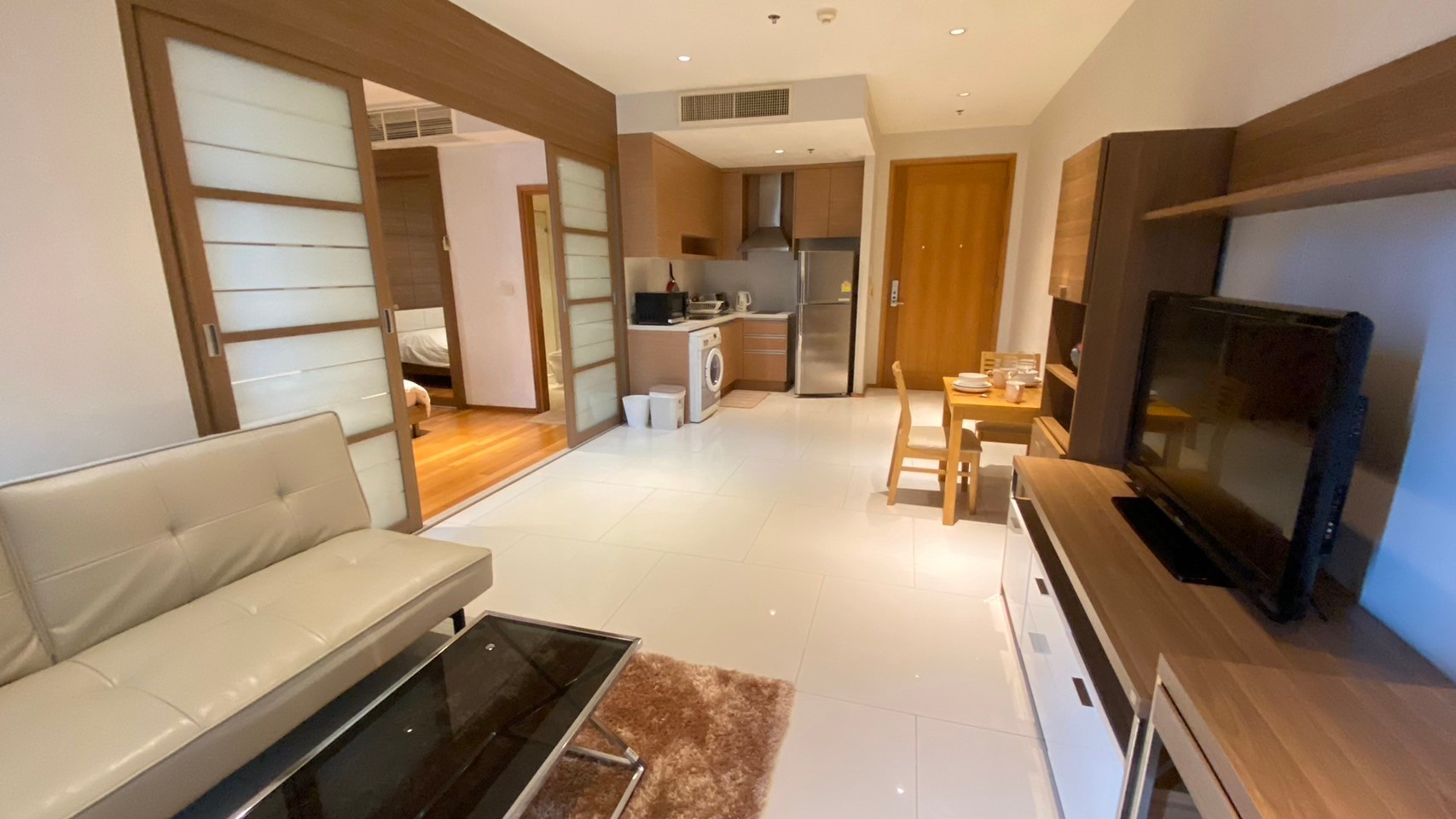 คอนโดให้เช่า The Emporio Place : ดิ เอ็มโพริโอ เพลส 1 ห้องนอน 1 ห้องน้ำ ขนาด 48 ตรม