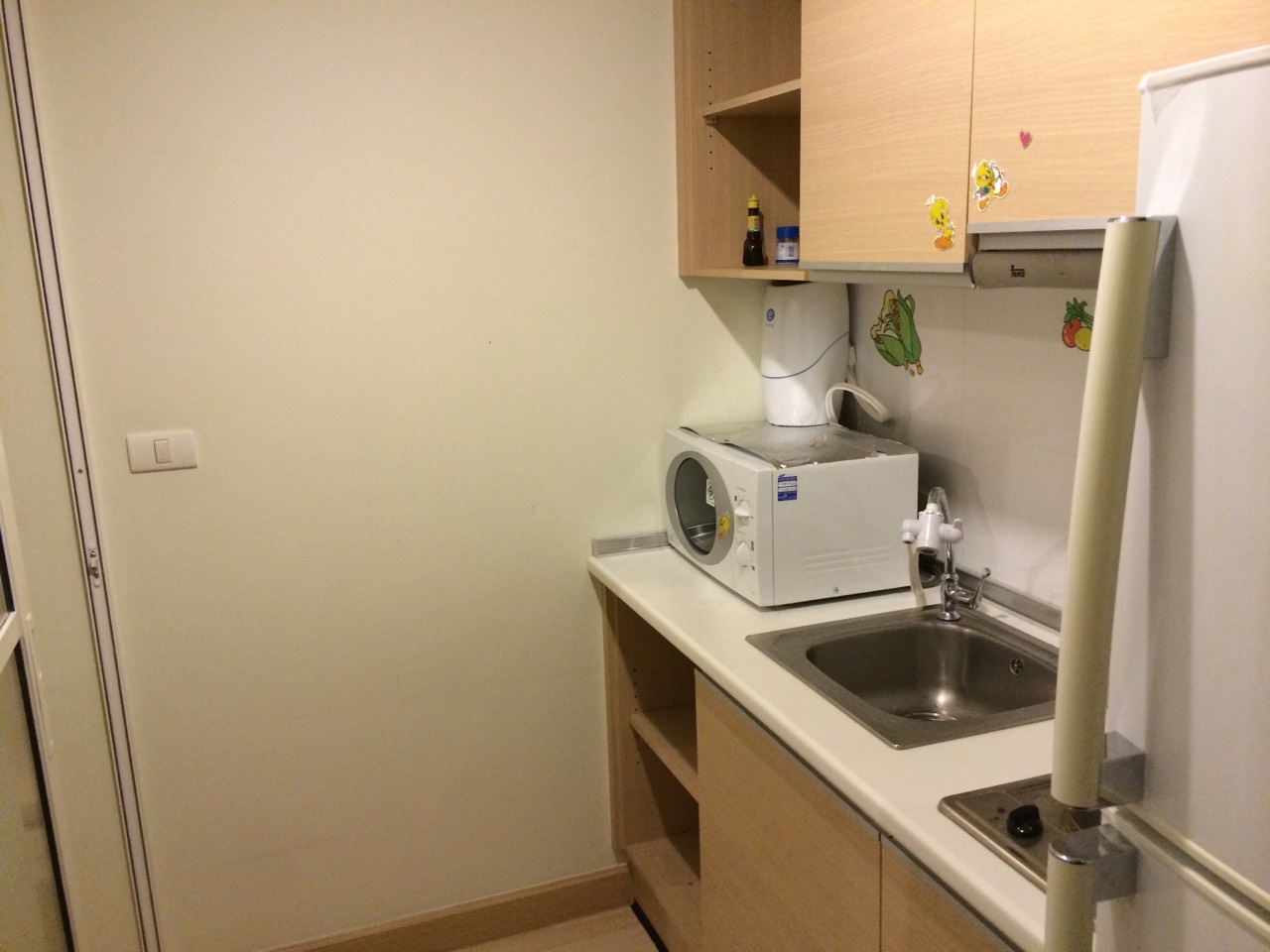 ให้เช่า คอนโด rhythm ratchada 1 ห้องนอน ขนาด 35 ตรม. ทิศใต้ วิวสระ ชั้น 26 18,000 บ./ เดือน ทิศใต้แดดไม่ร้อน เป็นห้องห้องมุมเป็นส่วนตัววิวสวยมาก