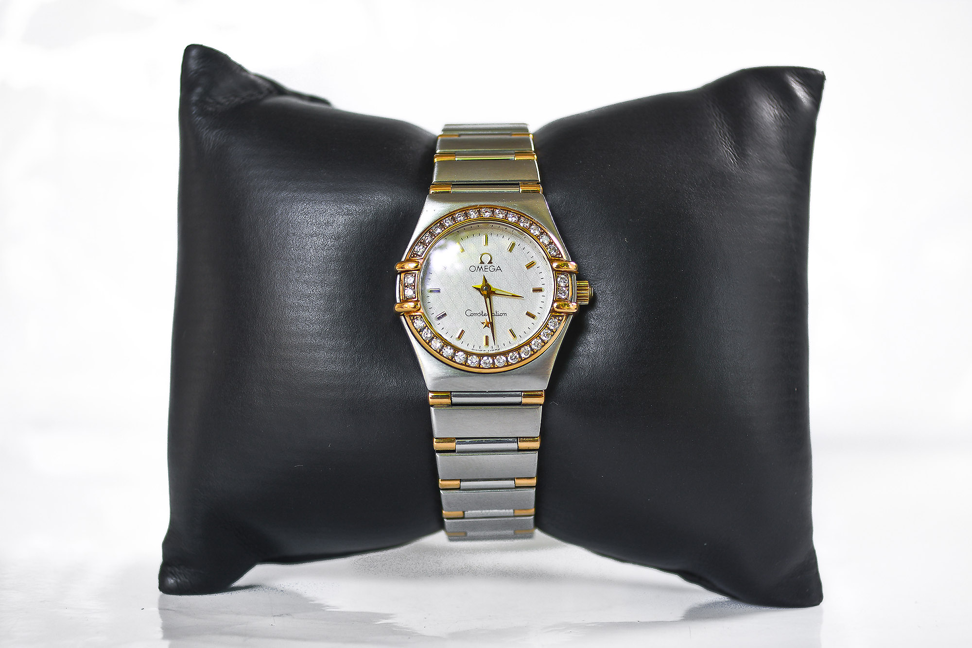 Omega Constellation 2 tone 18k lady ขอบเพชร (Sold)