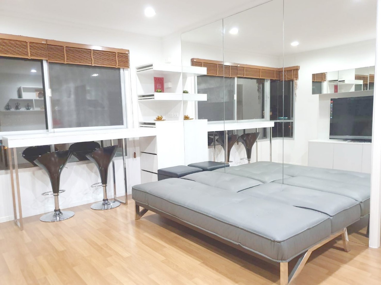 ขายคอนโด Lumpini Place Suksawat - Rama 2 ลุมพินี เพลส สุขสวัสดิ์ - พระราม 2 ห้องใหญ่ 1 ห้องนอน 1 ห้องน้ำ ขนาด 41 ตรม. ห้องมุม มีทั้งหมด 35 ชั้น