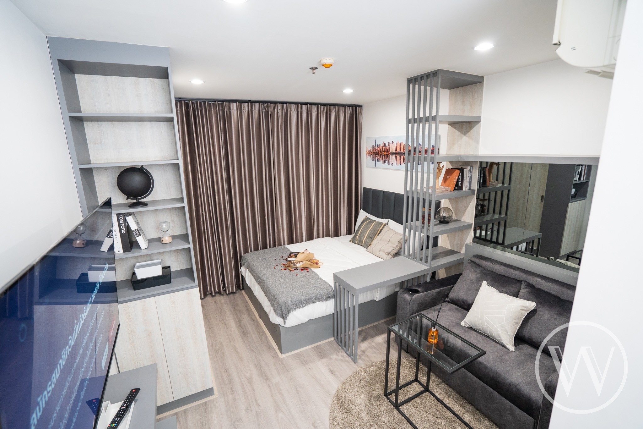 ขายคอนโดหรูติด BTS บางนา IDEO MOBI Sukhumvit Eastgate ไอดีโอ โมบิ สุขุมวิท อีสท์เกต ห้องสตูดิโอขนาด 22 ตร.ม. ชั้น 11 วิวสระว่ายน้ำ