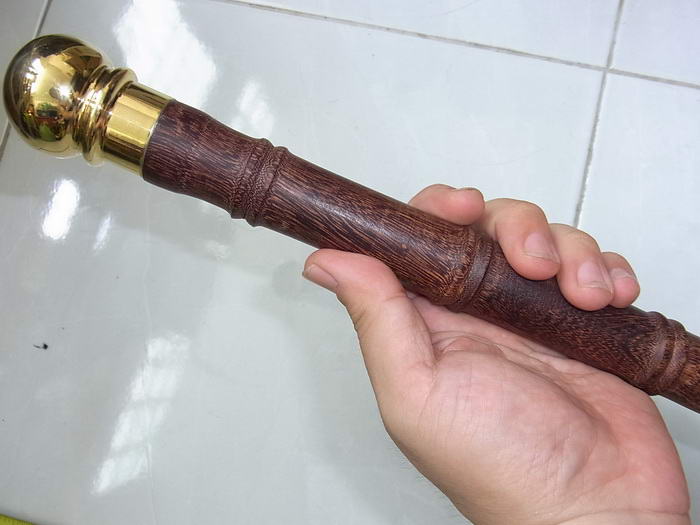 ไม้มงคลหายาก... ไม้ตะพด(ไม้แก่นมะขาม) กลึงลายไผ่9ปล้อง(เลขมงคล) ลายสวย ยาว92ซม... หัวกลึงทองเหลืองแท้