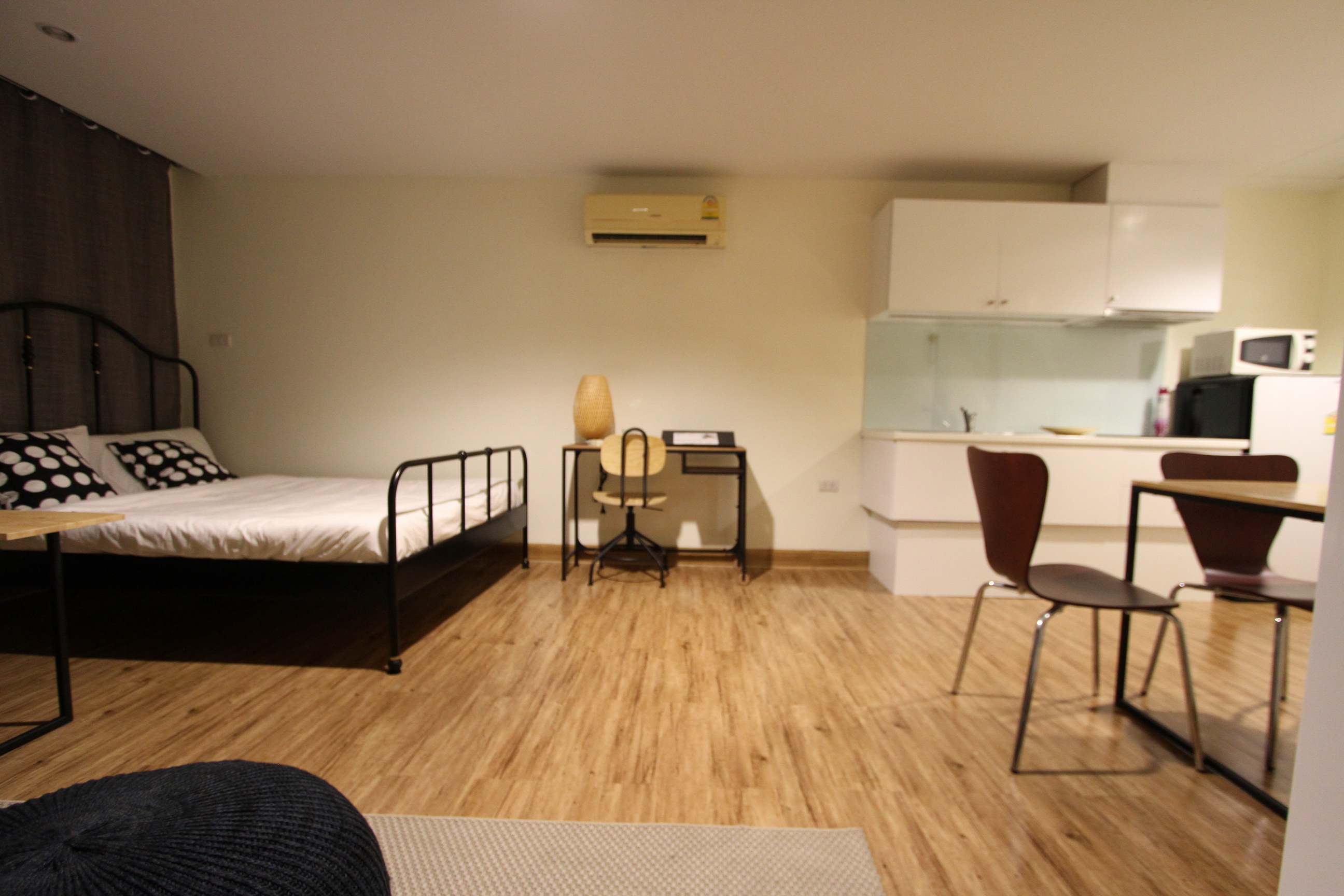เช่าคอนโด JW Boulevard Srivara (เจ ดับบลิว บูเลอวาร์ด ศรีวรา) 1 ห้องนอน 1 ห้องน้ำ 1 ครัวเปิด