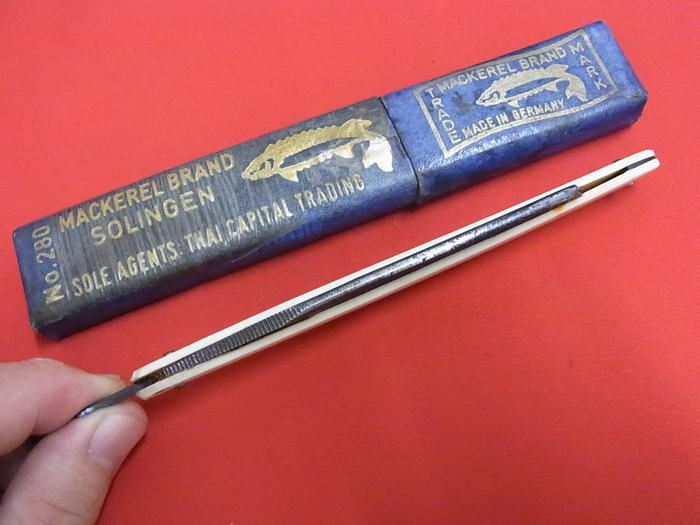 มีดโกนโบราณ.ปลาMACKEREL เยอรมัน กล่องครบ สภาพสมบูรณ์