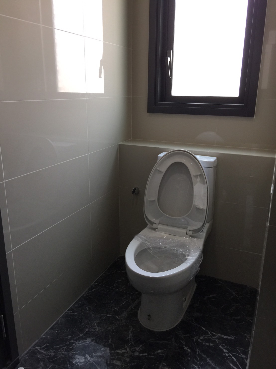 ขาย / ให้เช่าคอนโด Edge Sukhumvit 23 (เอดจ์ สุขุมวิท 23) 1ห้องนอน 1 ห้องน้ำ