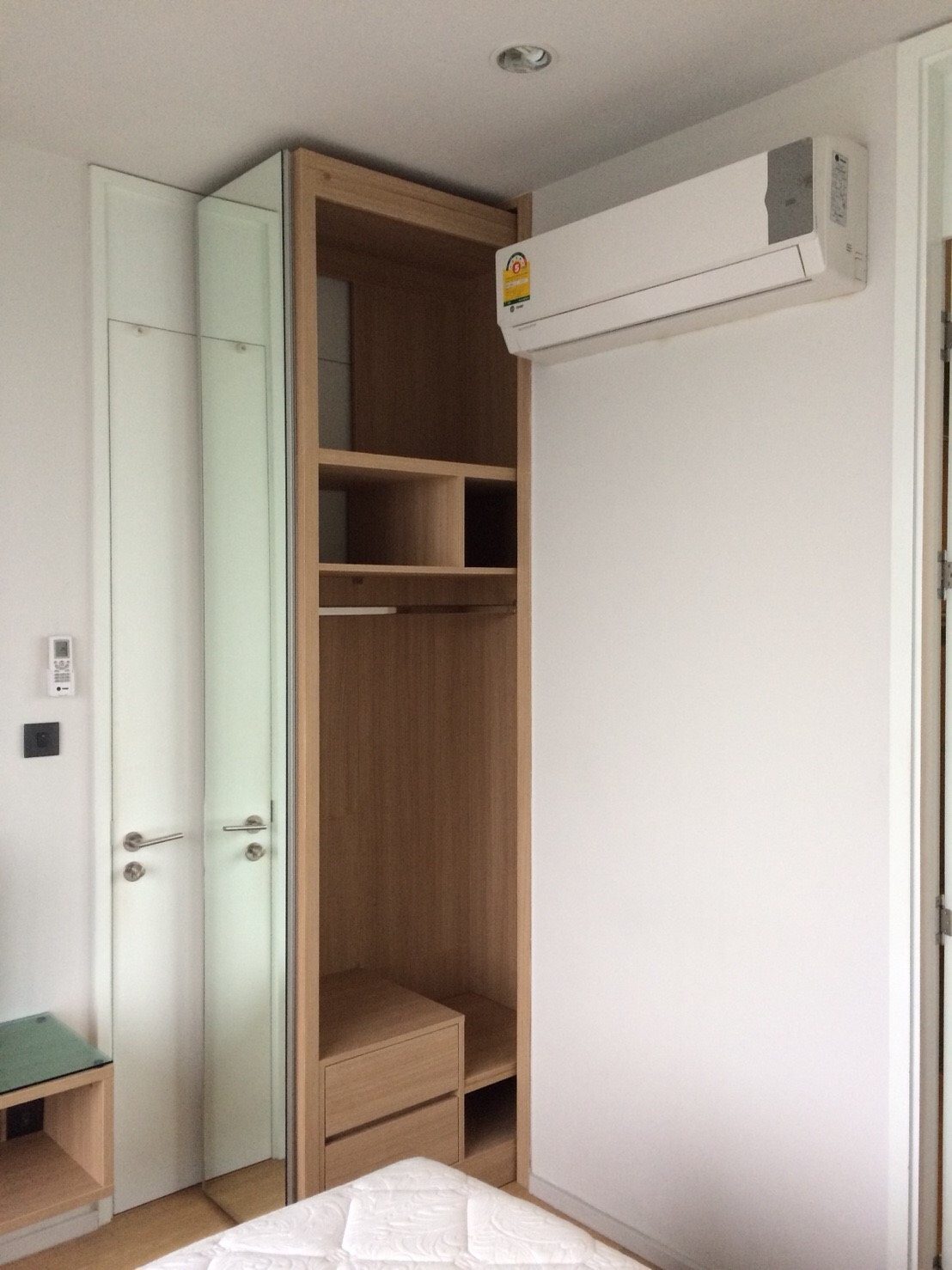 ให้เช่าคอนโด M Ladprao (เอ็ม ลาดพร้าว) 1 ห้องนอน 1 ห้องน้ำ ขนาด 26 ตรม ชั้น 26 ประตูห้อง Digital door lock