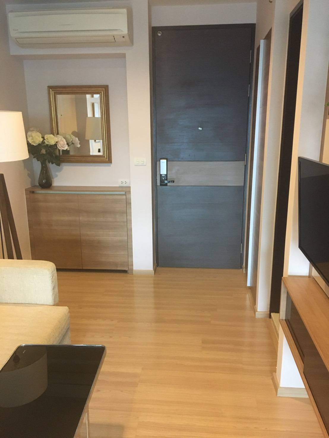 ให้เช่าคอนโด Rhythm Sathorn (ริทึ่ม สาทร) 1 ห้องนอน 1 ห้องน้ำ ขนาด 35 ตรม ชั้น 21 วิว รถไฟฟ้า