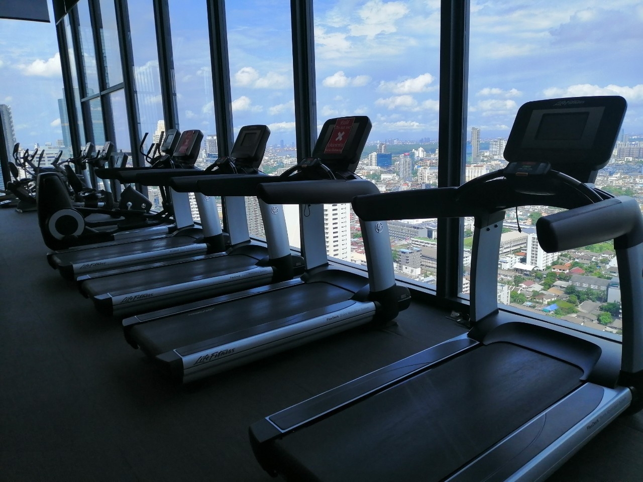 ขาย / ให้เช่าคอนโด The Diplomat Sathorn (เดอะ ดิโพลแมท สาธร) 2 ห้องนอน 2 ห้องนน้ำ ห้องเลขที่ 158/26 ชั้น 12 ขนาดพื้นที่ใช้สอย 77 ตารางเมตร