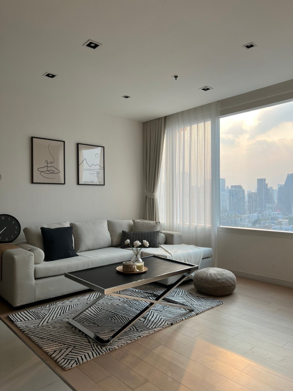 ขายคอนโด Eight Thonglor Residence (เอท ทองหล่อ เรสซิเดนซ์ ) ลักษณะห้อง - ขายคอนโดชั้น 23 วิวสระว่ายน้ำ ราคา 22 ล้าน