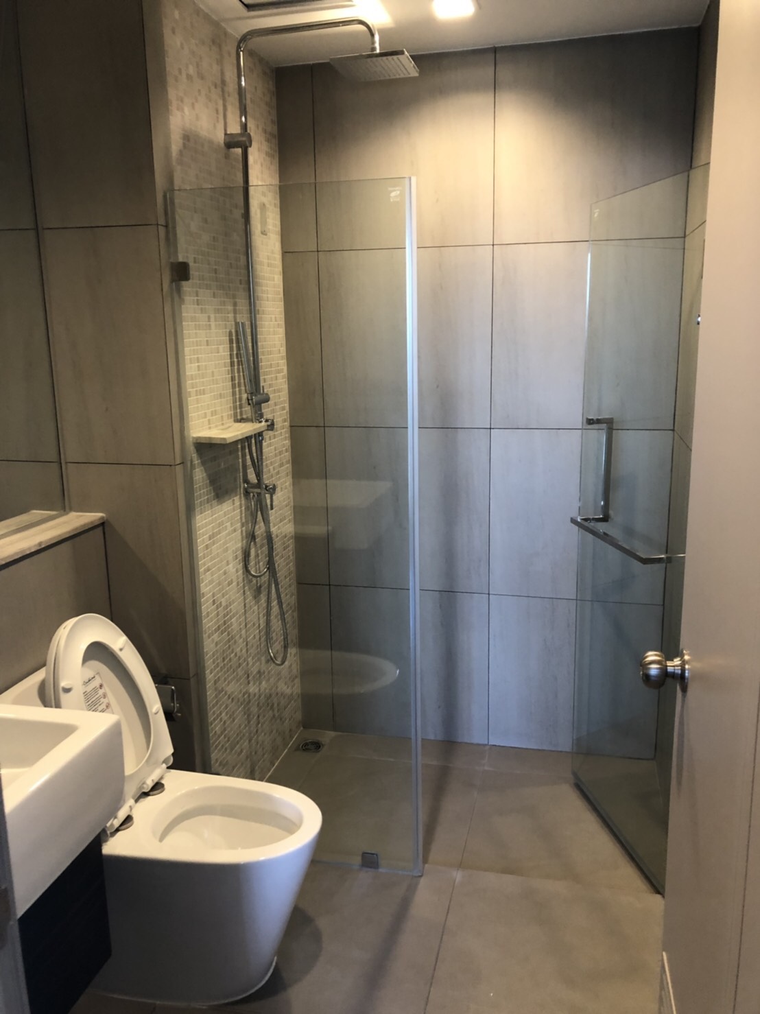 ขายคอนโด The Politan Rive เดอะ โพลิแทน รีฟ 1 ห้องนอน(1 bedroom) 1 ห้องน้ำ(1 bathroom) 1 ห้องรับแขก(1 living room) 1 ห้องครัว(1 pantry)