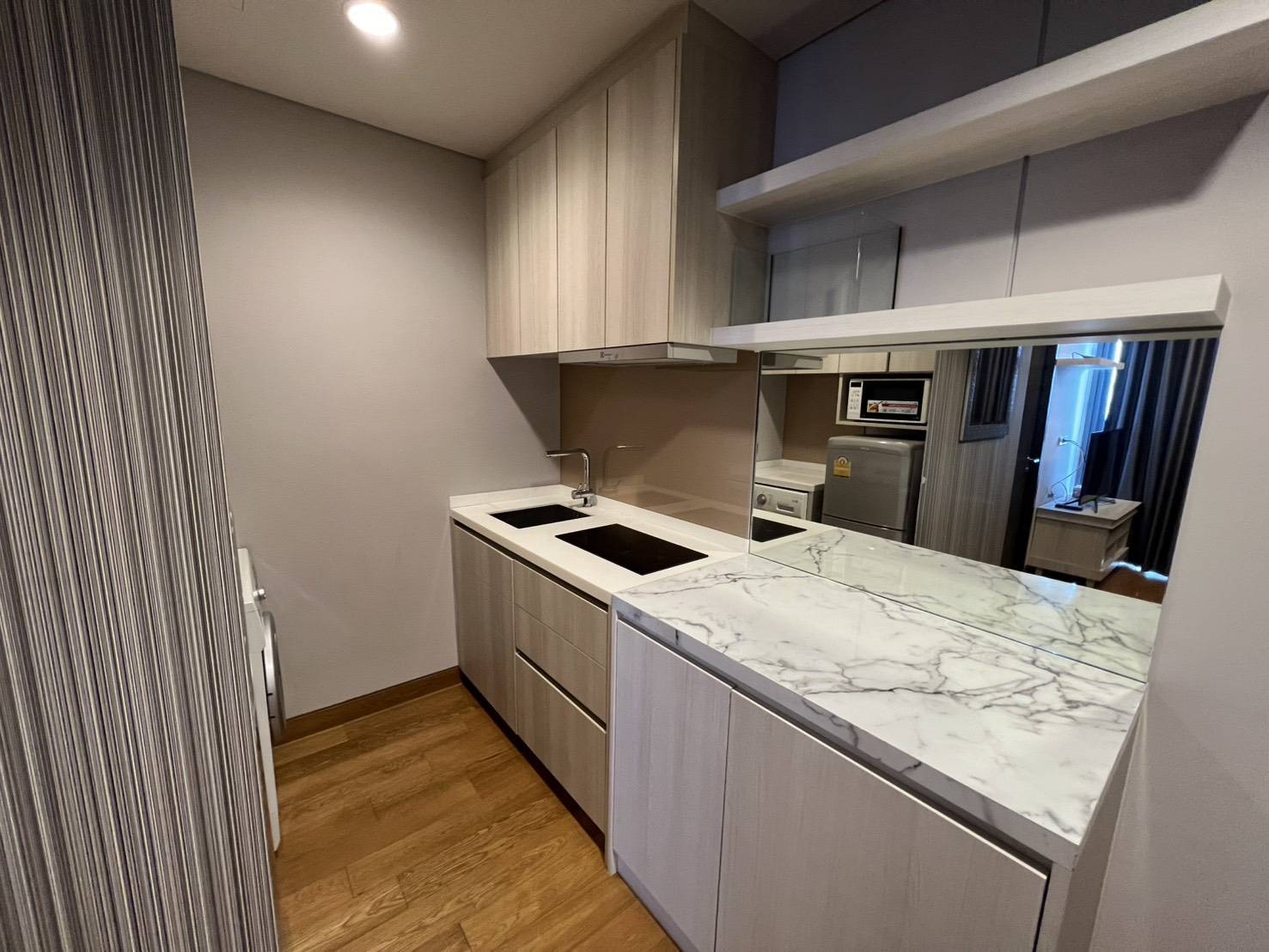 ให้เช่าคอนโด LPN 24 (Lumpini Suite Sukhumvit 24) 📍 ใกล้ BTS พร้อมพงษ์ เพียง 700 เมตร / ใกล้ MRT ศูนย์การประชุมแห่งชาติสิริกิติ์ เดินทางสะดวกทุกทิศ!