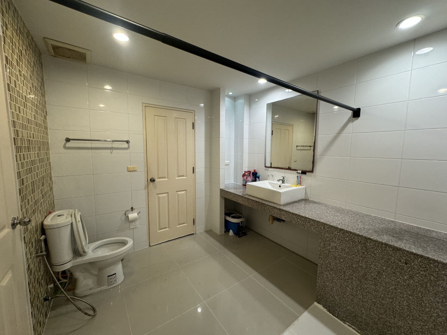 รหัสทรัพย์ 53645 ขายถูกพื้นที่ 62 ตร.ม. ราคา 2,100,000 บาท คอนโด The Trend ซอย คู้บอน 16/1 ถนนคู้บอน โครงการเดอะ เทรนด์ คอนโดทาวน์ (The Trend Condo town)