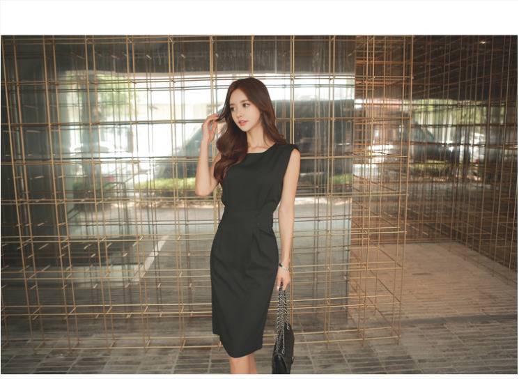 ชุดเดรสทำงานสีดำ ทรงเข้ารูป แขนกุด แนวเรียบร้อย สวย ดูดี แฟชั่นทำงานสไตล์สาวออฟฟิศ