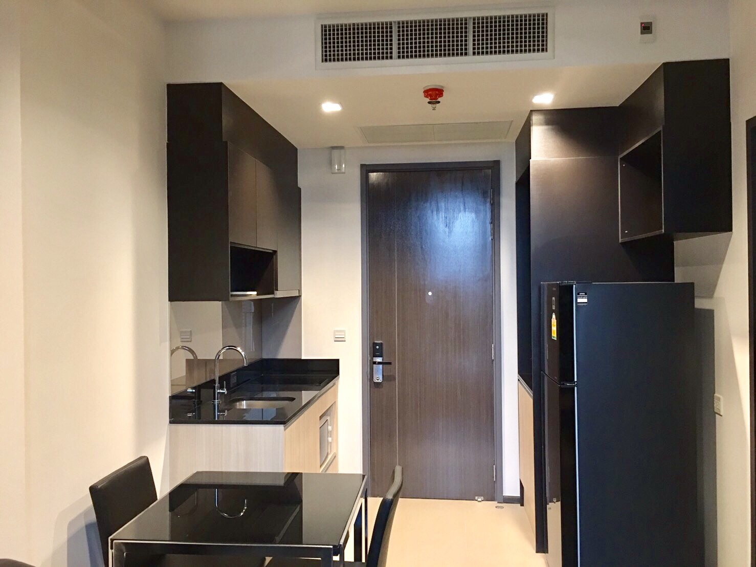 ให้เช่าคอนโด EDGE SUKHUMVIT 23 ( เอดจ์ สุขุมวิท 23 ) รายละเอียดดังนี้ 1 ห้องนอน 1 ห้องน้ำ ห้อง 010513