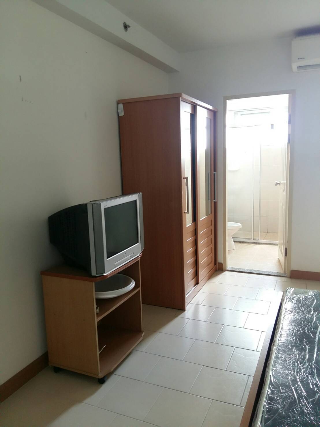 รหัสทรัพย์ 09595 ขาย / เช่าคอนโด ซิตี้โฮมรัตนาธิเบศร์ City Home Rattanathibet ติดถนนใหญ่ เฟอร์ฯ+ไฟฟ้า พร้อมอยู่ ขนาด : เนื้อที่ 31 ตรม. ตึก 2 ชั้น 15 ห้อง Studio